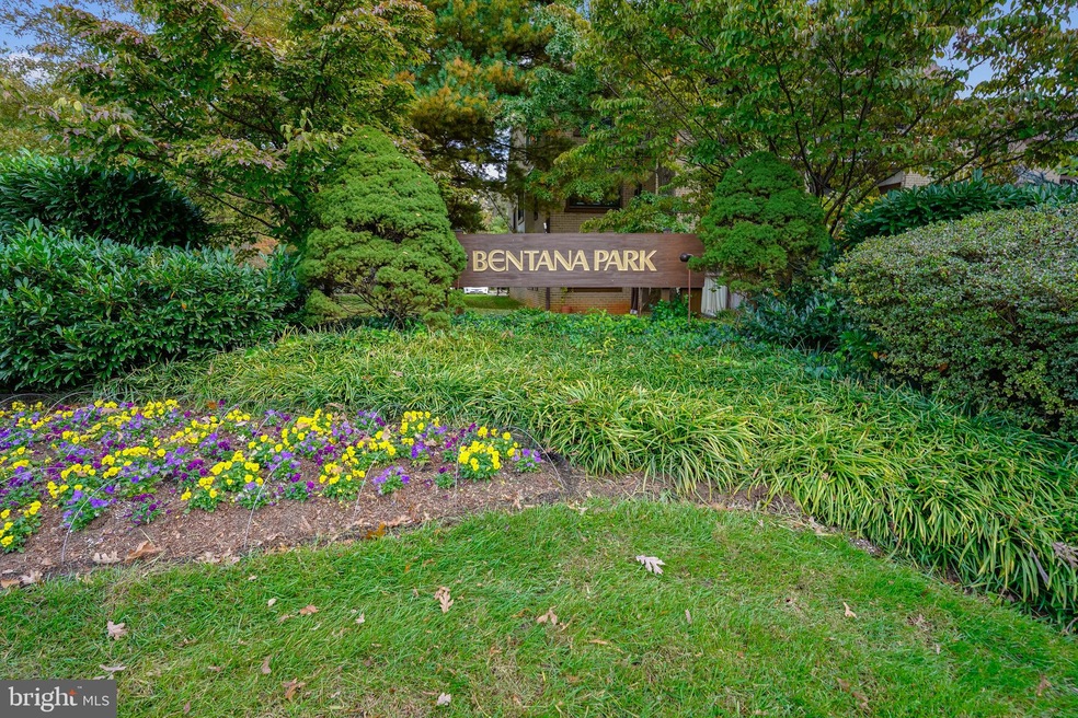 1648 Parkcrest Cir unit 200, Reston, VA 20190 - photo 1