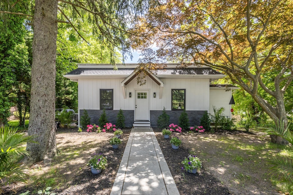 For Sale $424,900 • Co-Listing Agent