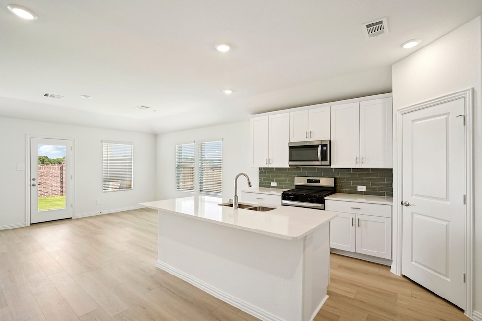  Photo is not of the actual home, but is an inspirational photo of builder’s model home and may depict options, furnishings, and/or decorator features that are not included.
