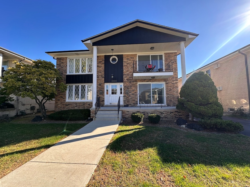 4525 Elm Ave unit 2B, Brookfield, IL 60513 - photo 1