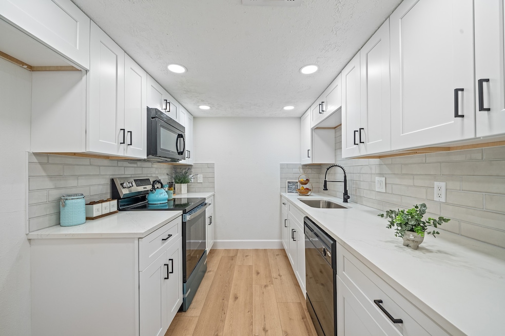 8726 Wilcrest Dr unit 8726, Houston, TX 77099 - photo 1