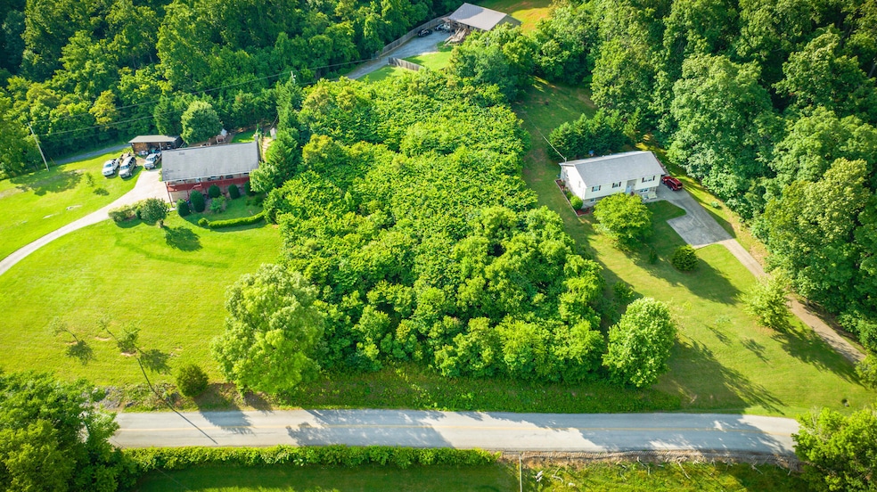 408 Cedar Branch Rd, Kingsport, TN 37664 - photo 1