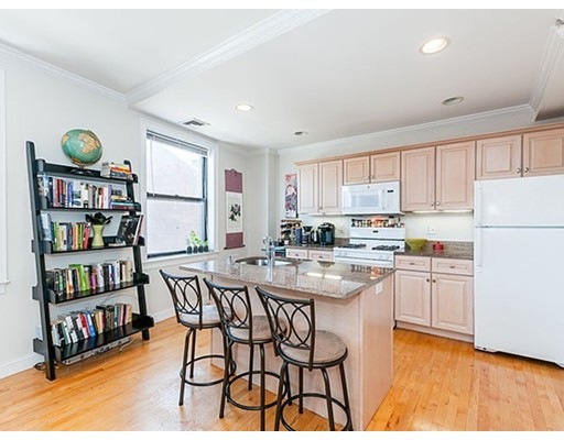 454 Hanover St unit 3B, Boston, MA 02113 - photo 1