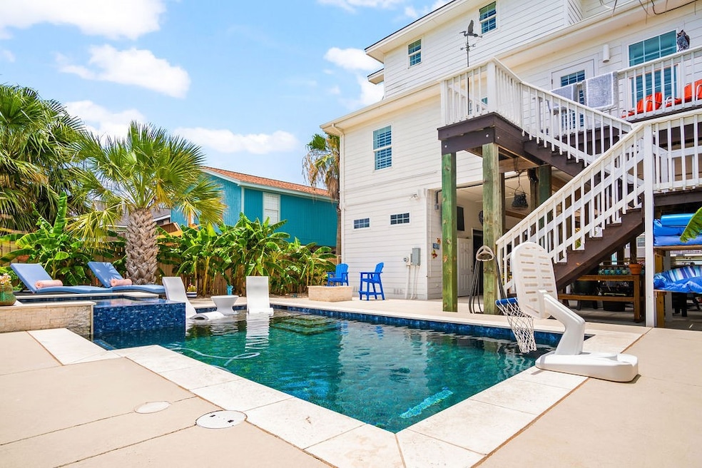 For Sale $979,000