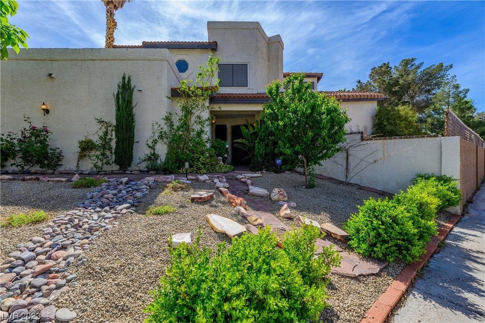 Beautiful desert landscaping features flagstone pa