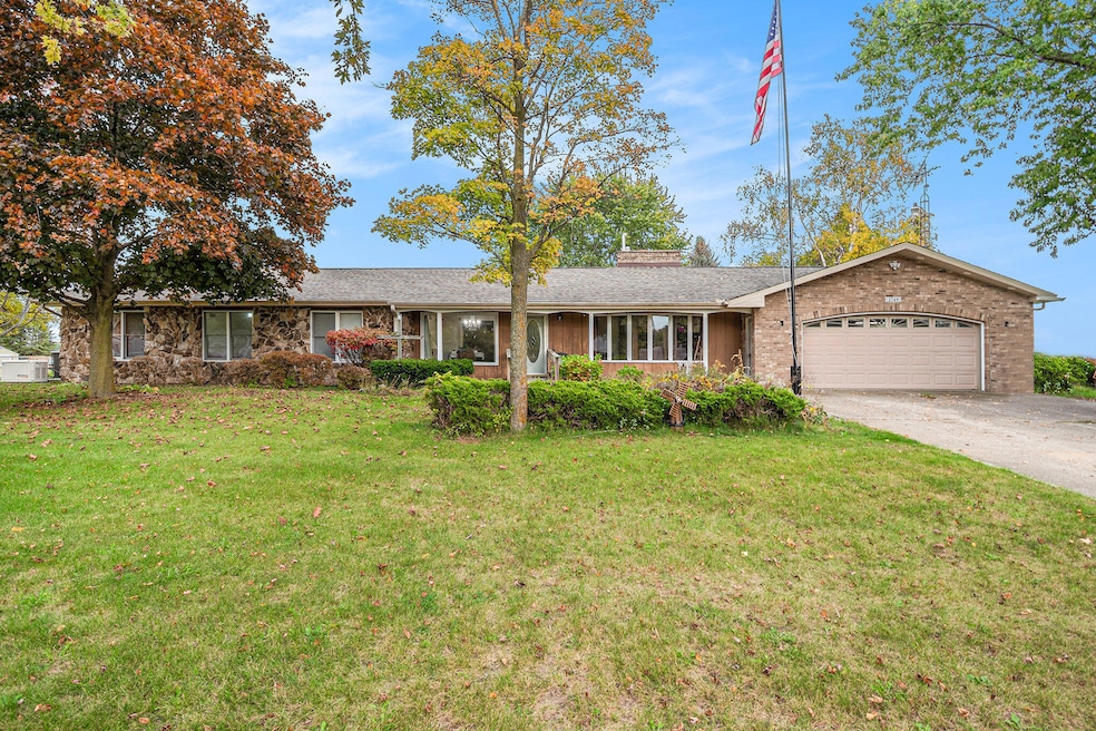 2749 8 Mile Rd, Auburn, MI 48611 - photo 1