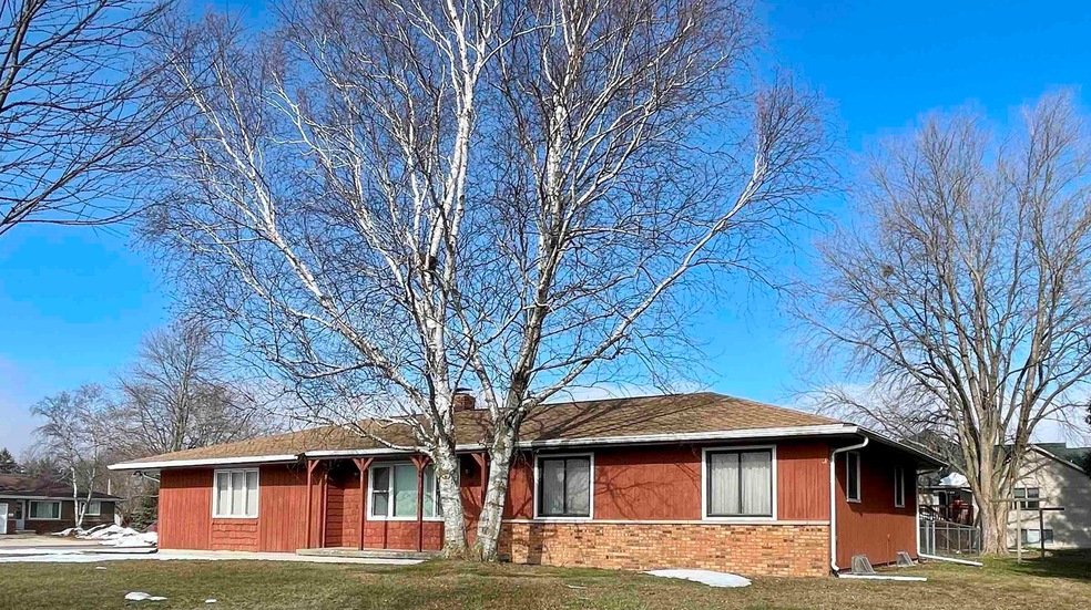 314 W Main St, Brooklyn, WI 53521 - photo 1