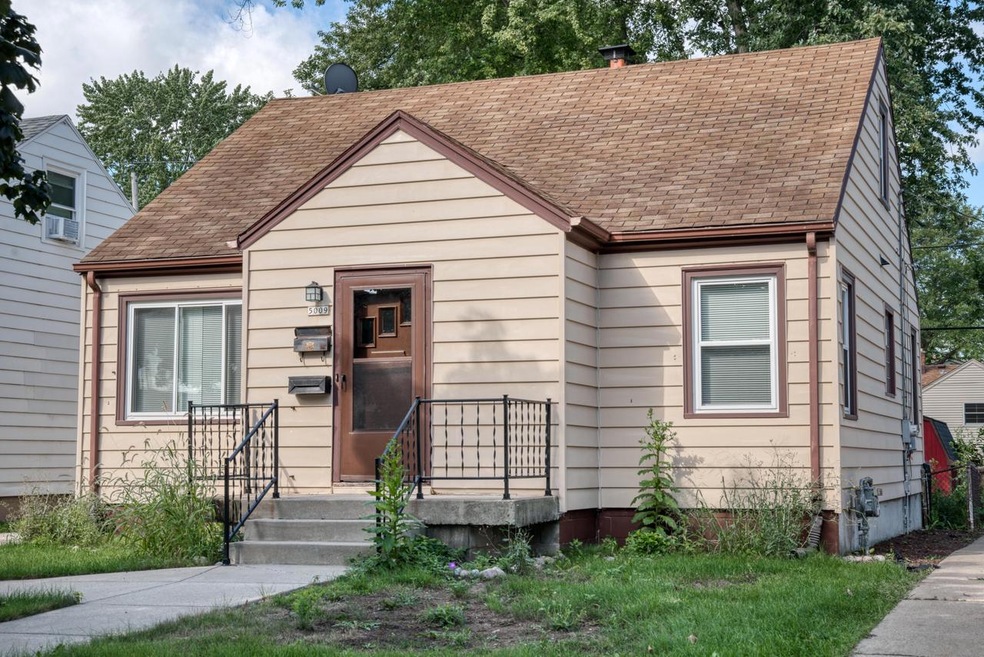 5009 N 125th St, Butler, WI 53007 - photo 1