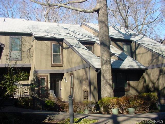 Front View of condo.