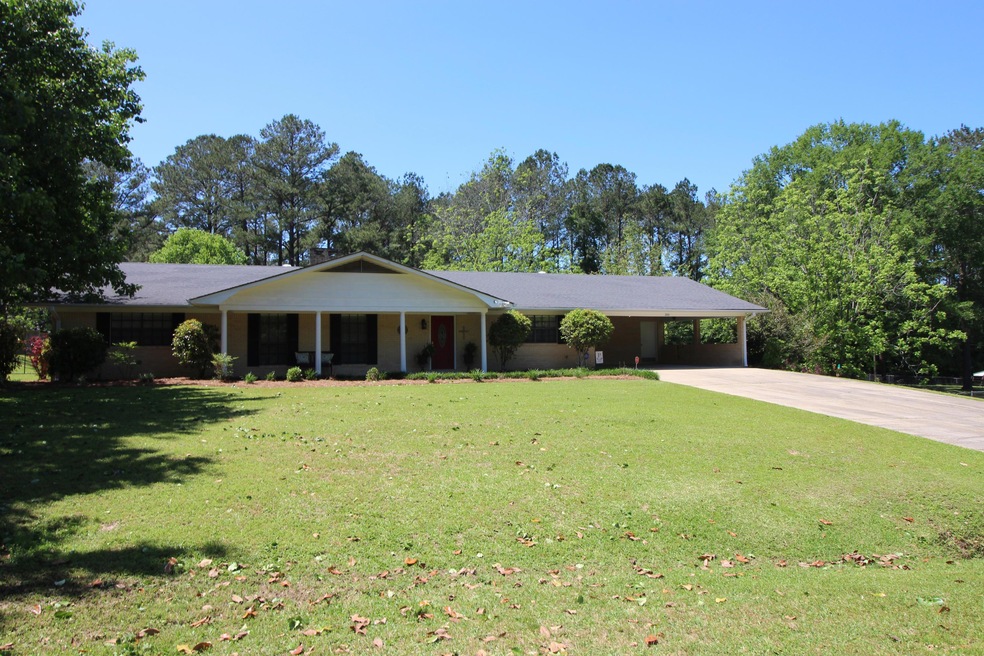 310 Pineview Dr, Laurel, MS 39440 - photo 1