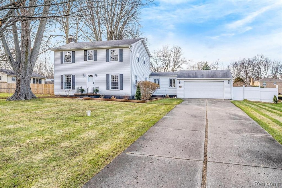 1061 Woodview Dr, Flint, MI 48507 - photo 1