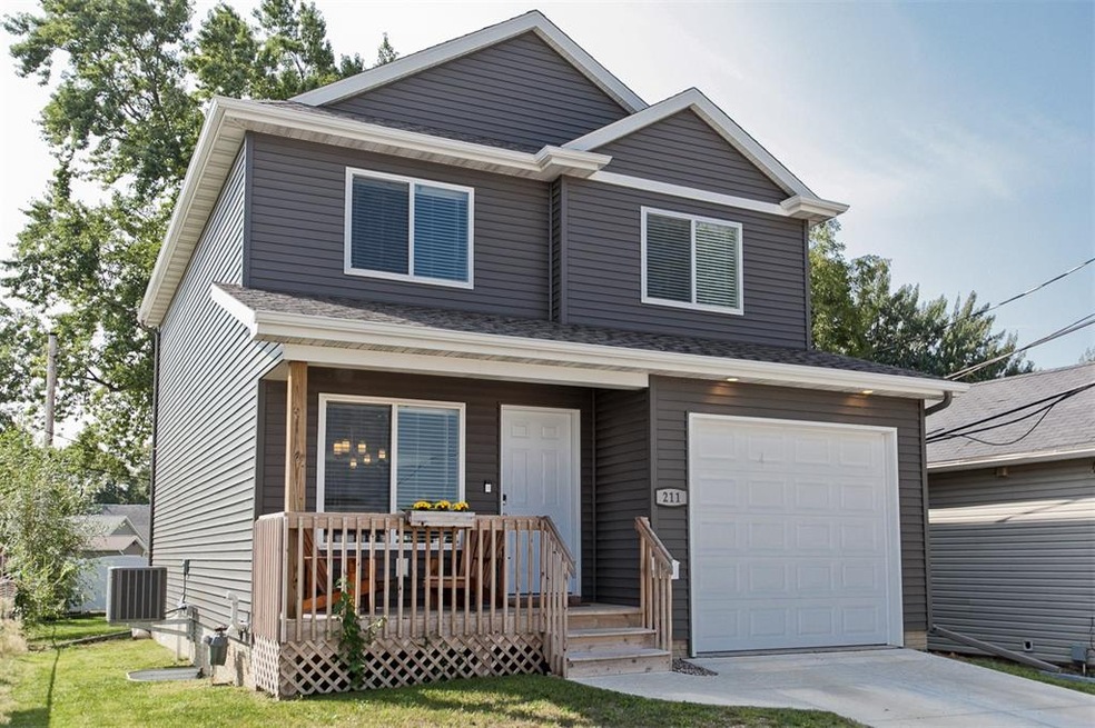 211 10th Ave SW, Cedar Rapids, IA 52404 - photo 1