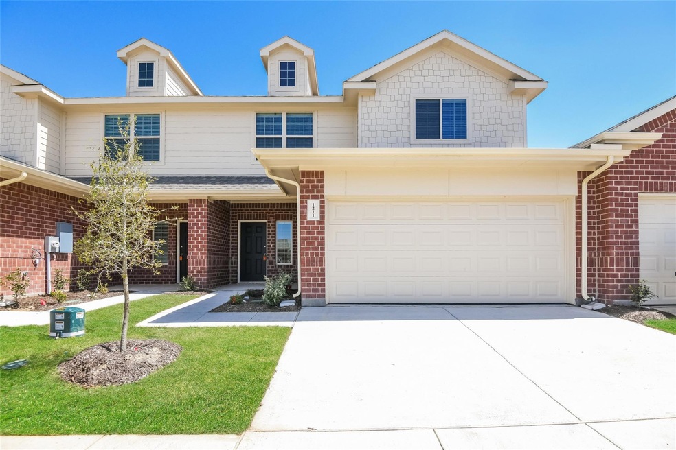 1211 Mallard Cove, Ennis, TX 75119 - photo 1