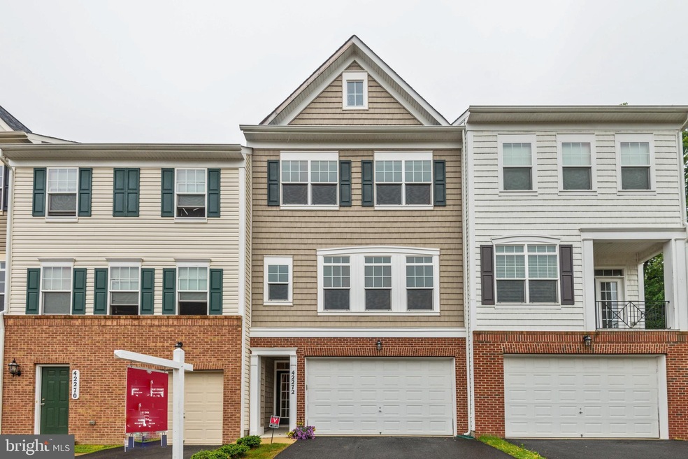 42272 Shoover Square, Chantilly, VA 20152 - photo 1