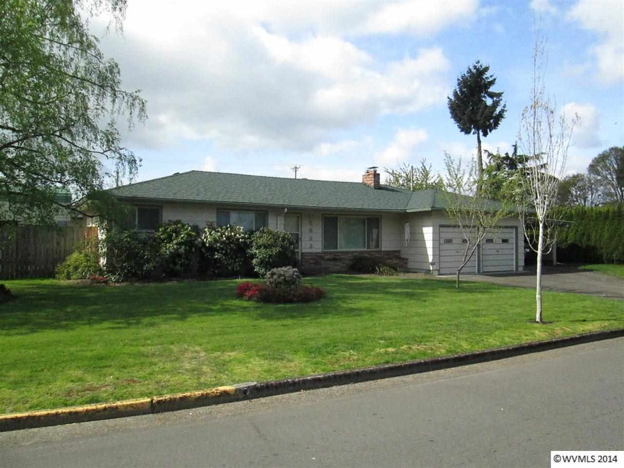 Great house near Swan Lake!