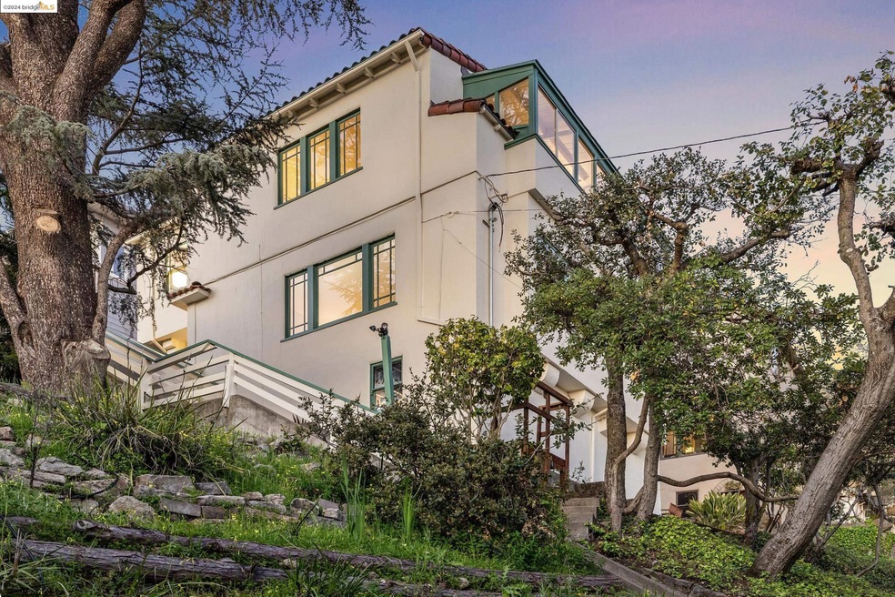 2673 Hilgard Ave, Berkeley, CA 94709 - photo 1