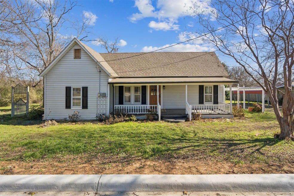 114 N Dubellette St, Weatherford, TX 76086 - photo 1