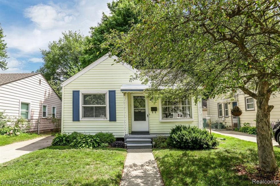 Welcome Home to 2122 Rowland in Royal Oak!