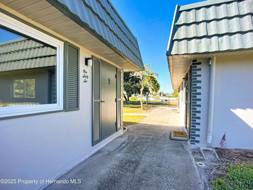 1811 Bedford Ln, Sun City Center, FL 33573 - photo 1