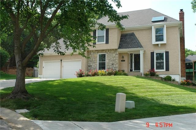 8606 Hallet St, Lenexa, KS 66215 - photo 1