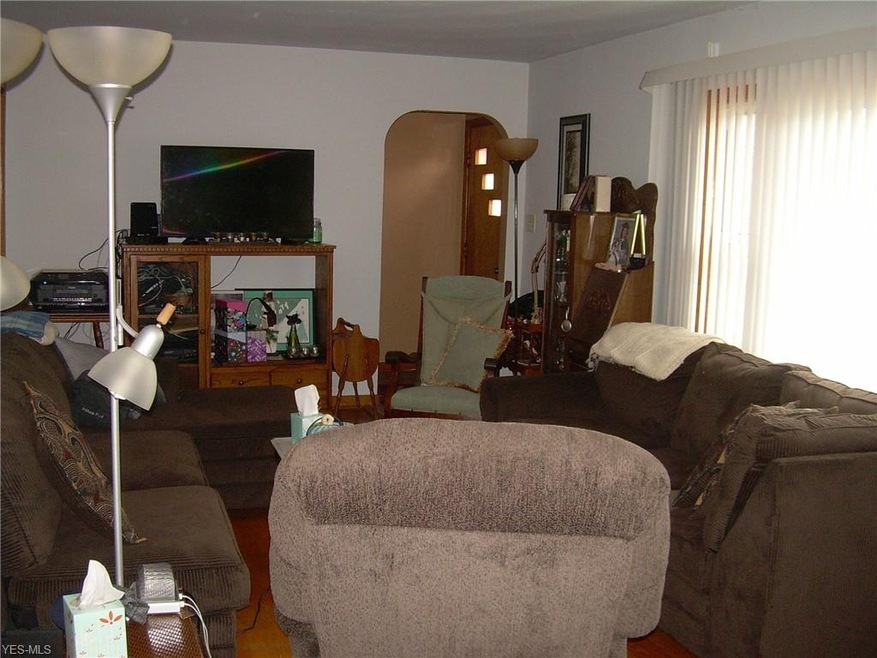 251 37th St SW, Barberton, OH 44203 - photo 1