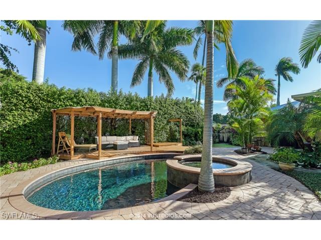 721 Old Trail Dr, Naples, FL 34103 - photo 1