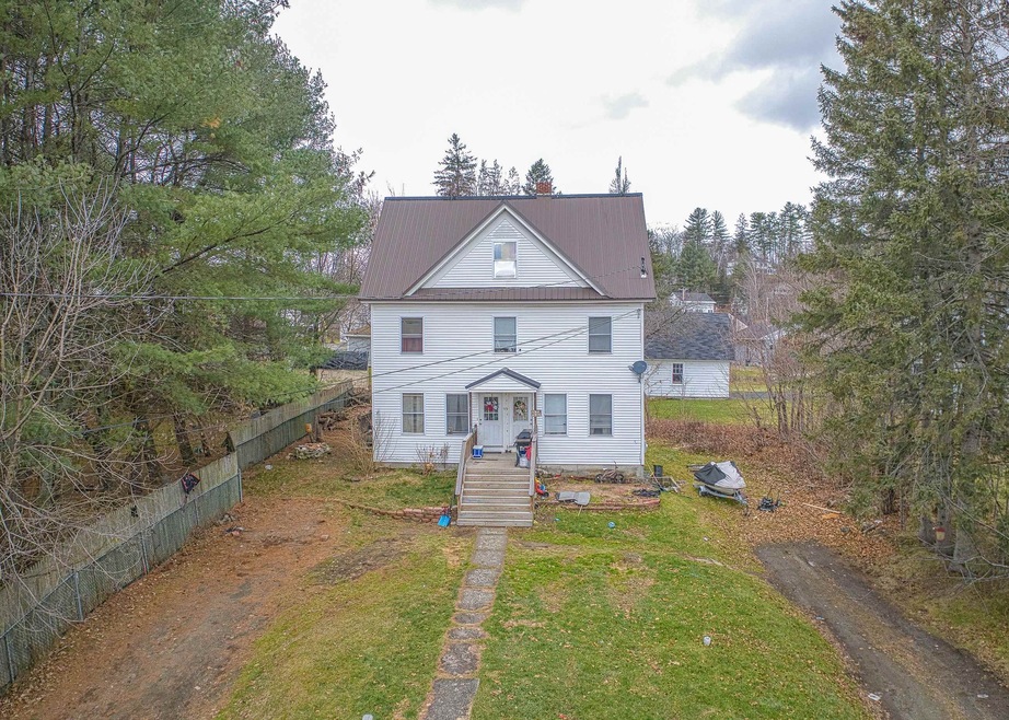 99 Pleasant St unit 2, Littleton, NH 03561 - photo 1