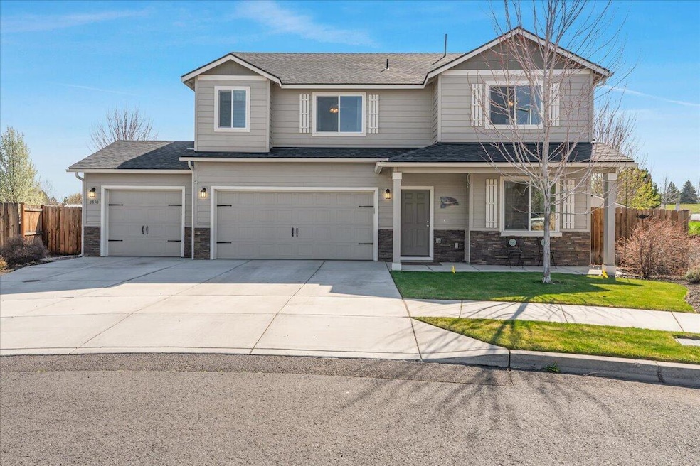 1830 SW 36th Way