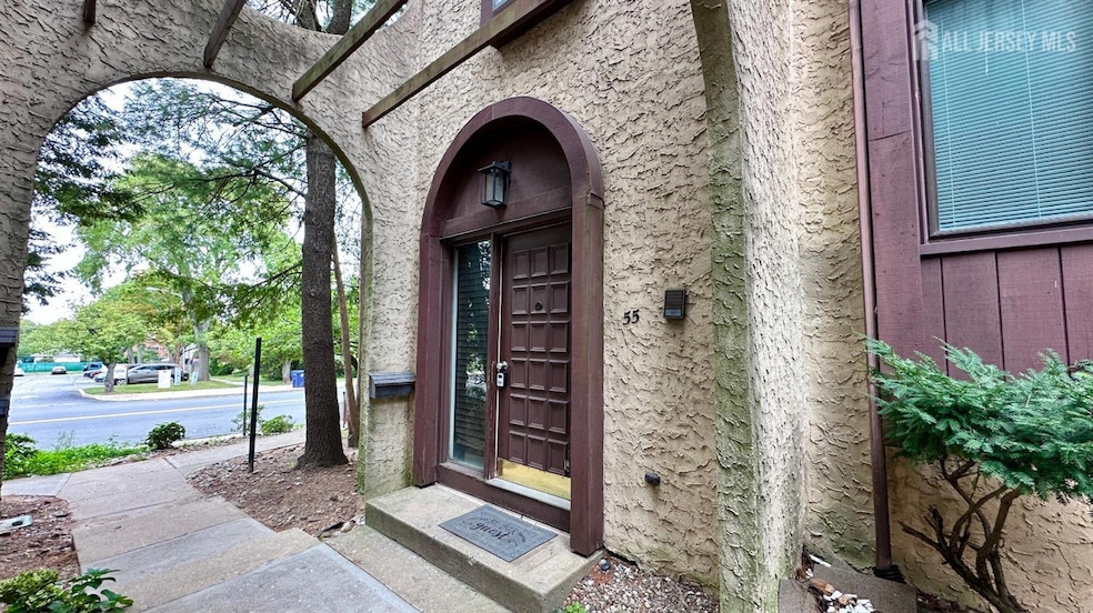 Under Contract $699,499