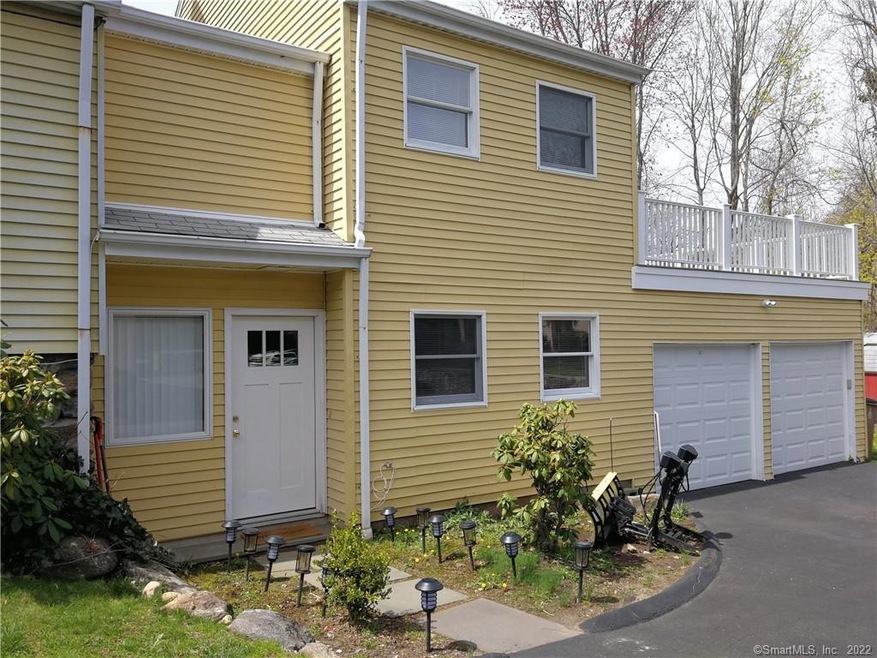 72 Maple Tree Ave unit 2, Stamford, CT 06906 - photo 1