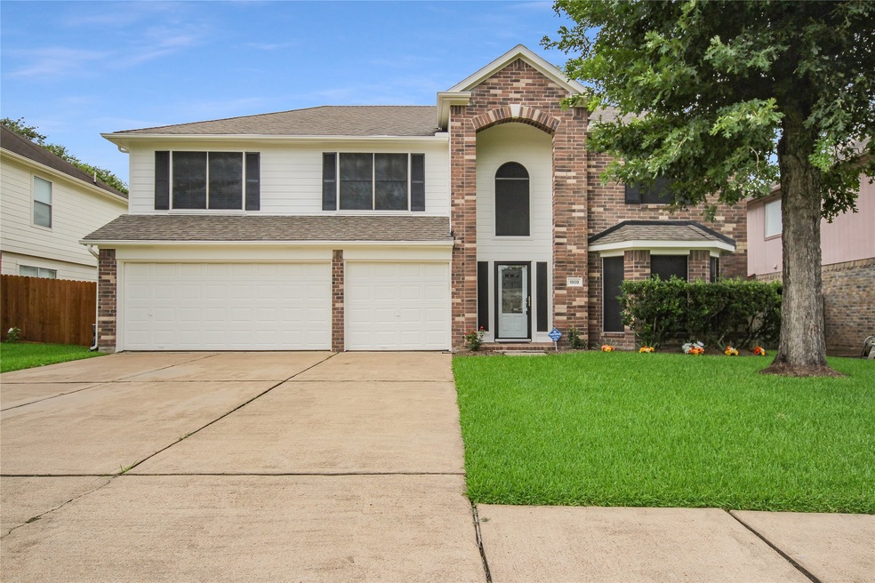 Great Curb Appeal!!