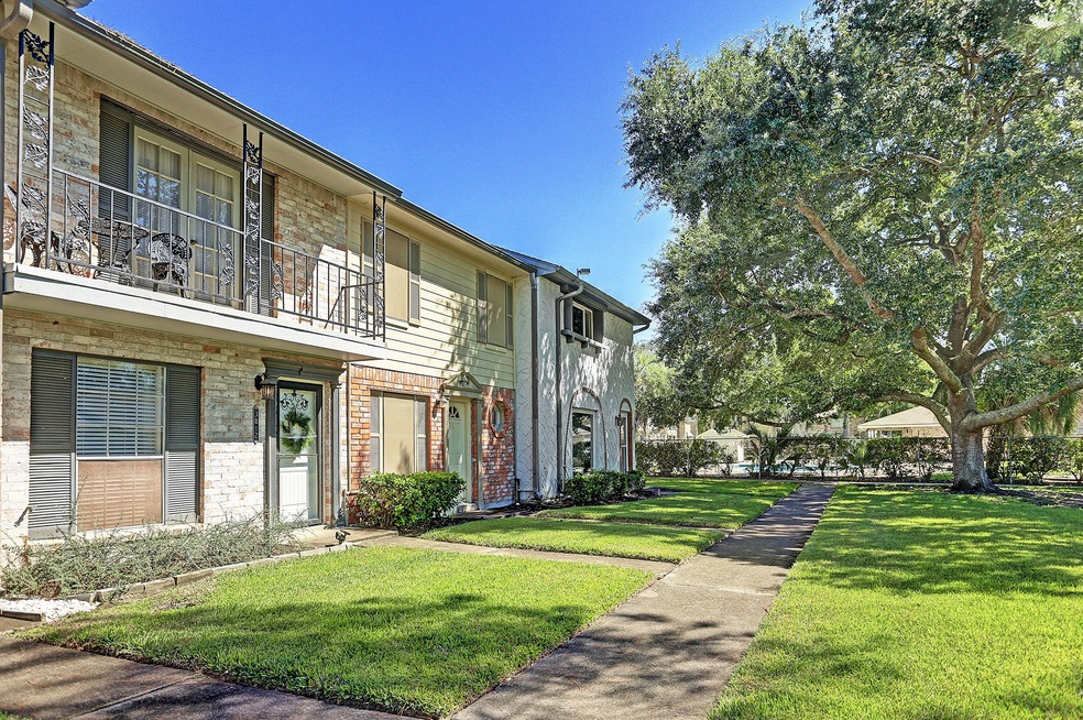 3812 Laura Leigh Dr, Friendswood, TX 77546 - photo 1