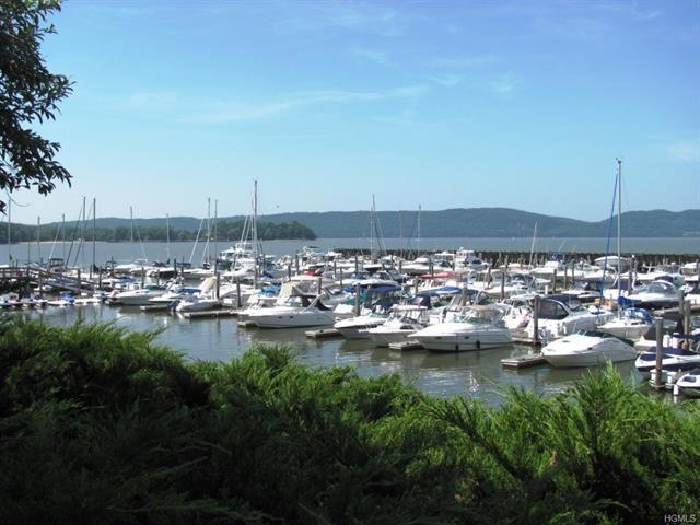 26 Half Moon Bay Marina unit F, Cortlandt, NY 10520 - photo 1