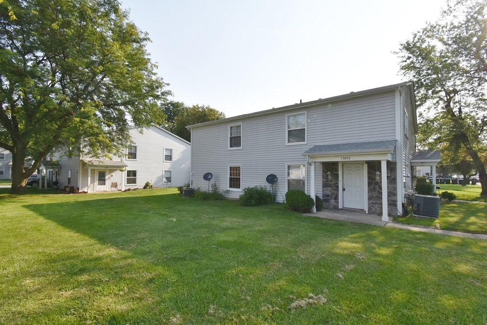 1387 S Glen Cir unit B, Aurora, IL 60506 - photo 1