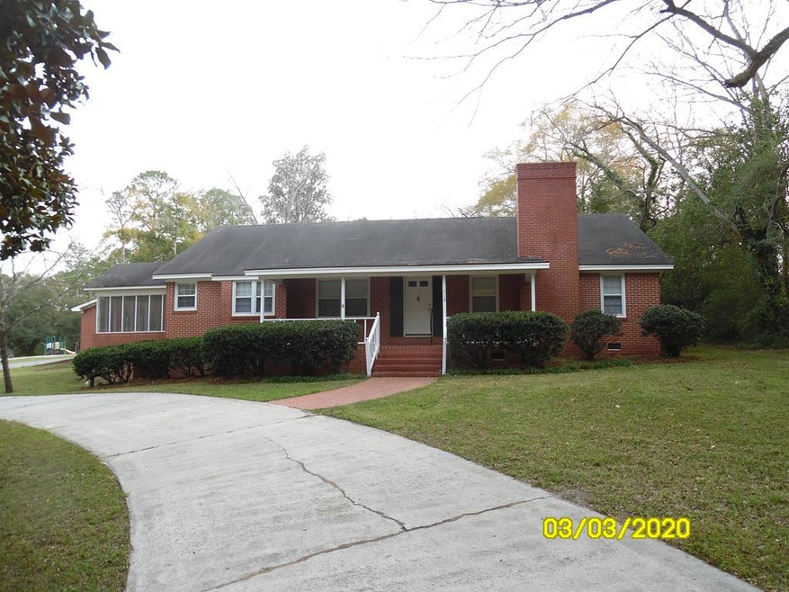 516 Gordon St E, Douglas, GA 31533 - photo 1