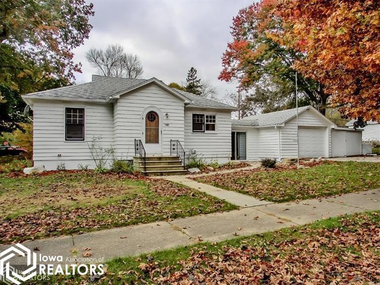 102 N 18th St, Marshalltown, IA 50158 - photo 1