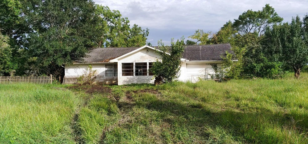 121 Winding Way S, Bay City, TX 77414 - photo 1