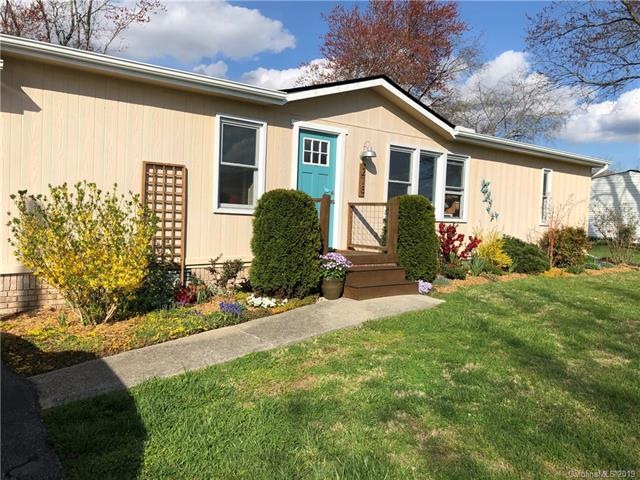 218 Cranbrook Cir, Hendersonville, NC 28792 - photo 1