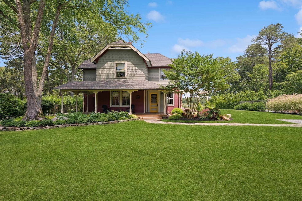 17 Huntington Ln, Riverhead, NY 11901 - photo 1