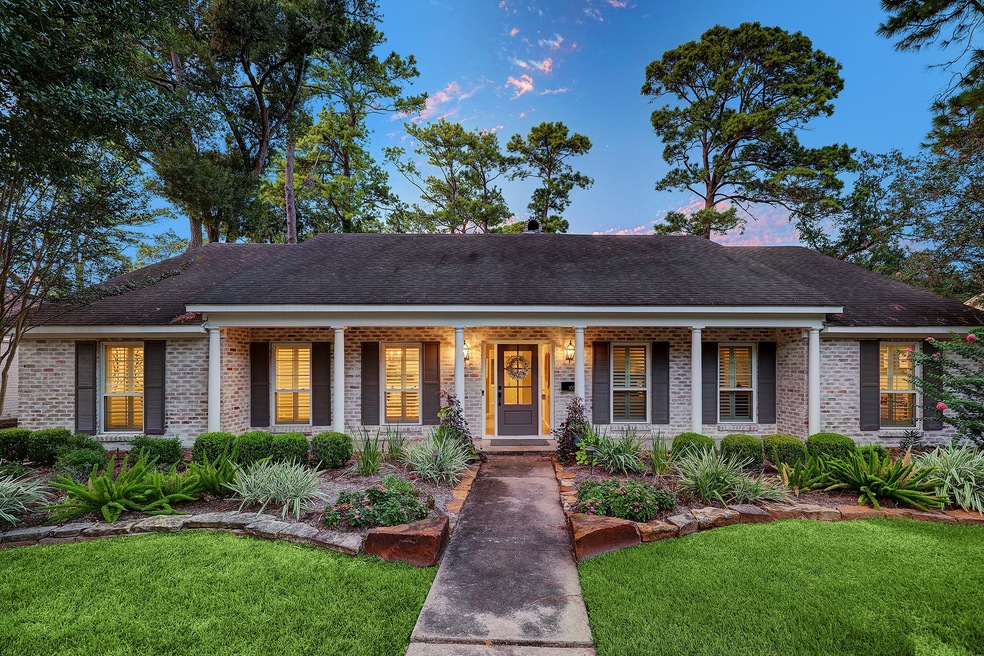 10010 Doliver Dr, Houston, TX 77042 - photo 1