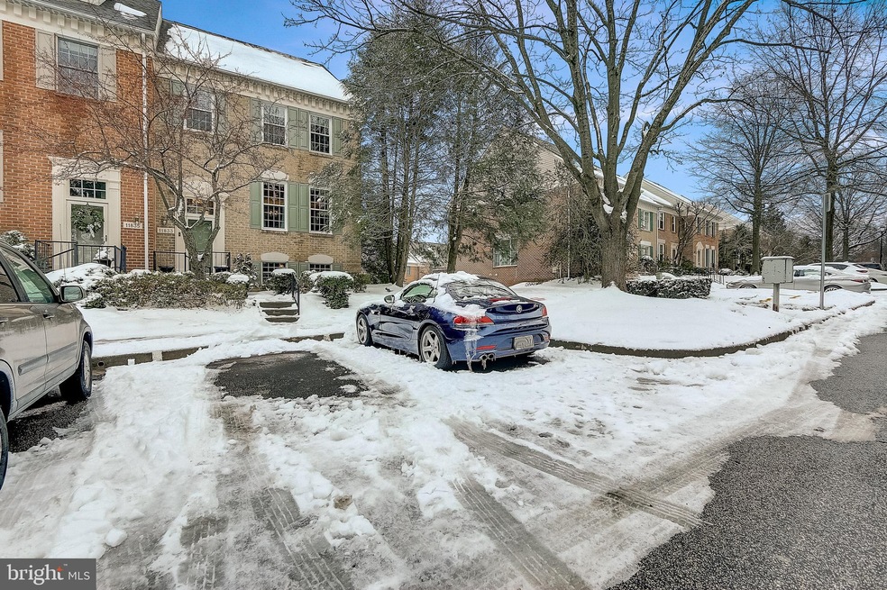 11833 Sherbourne Dr, Lutherville Timonium, MD 21093 - photo 1