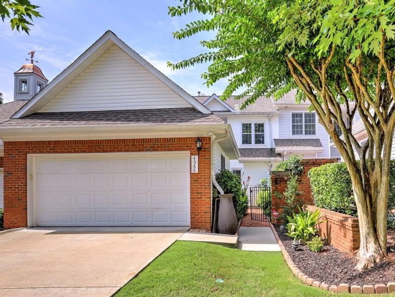 Welcome to lovely 4966 Olde Towne Way.