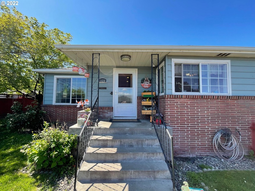 1628 E 13th St, the Dalles, OR 97058 - photo 1