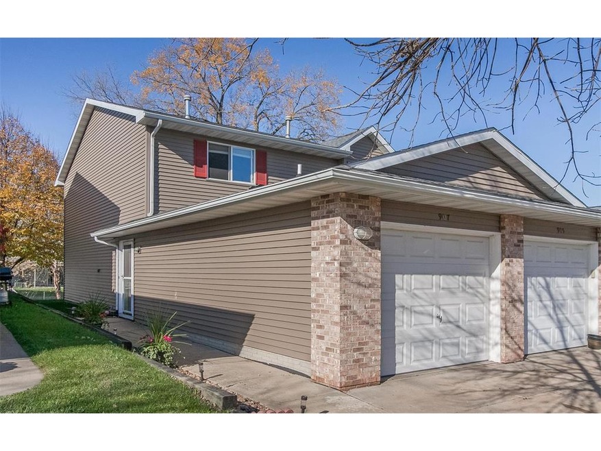 907 Grand Avenue Ct unit 907, Marion, IA 52302 - photo 1