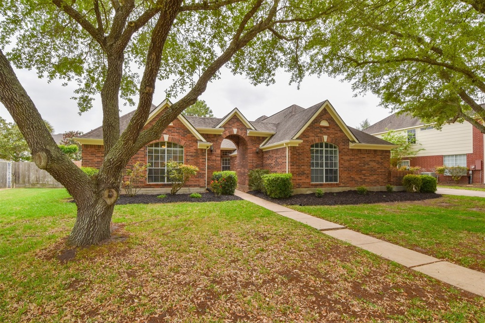 1205 Bob White Dr, Friendswood, TX 77546 - photo 1