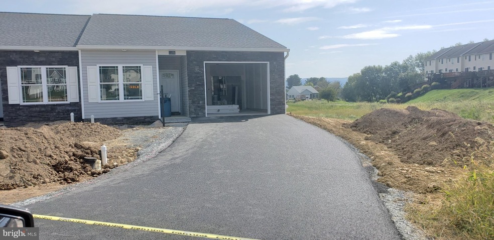 11276 Gulf Dr, Waynesboro, PA 17268 - photo 1