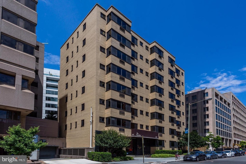 The President Condo unit 111, Washington, DC 20037 - photo 1