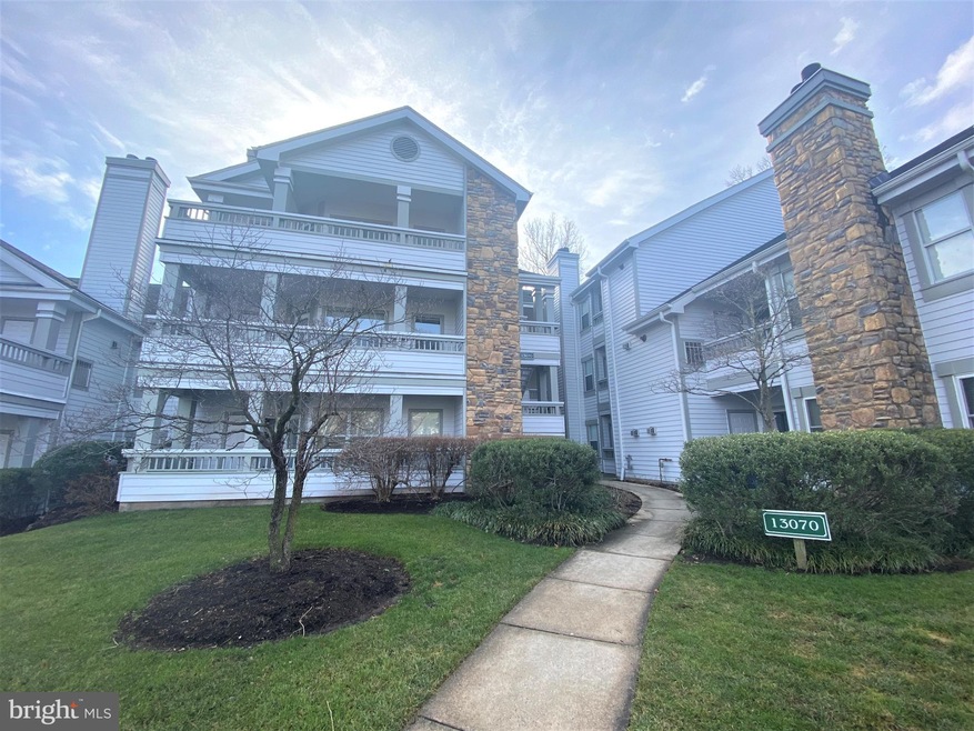 13070 Autumn Woods Way unit 301, Fairfax, VA 22033 - photo 1
