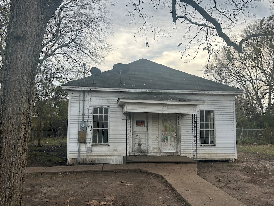 106 Pine St, Oil City, LA 71061 - photo 1