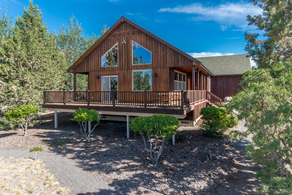 3650 SW Hillcrest Ct, Redmond, OR 97756 - photo 1